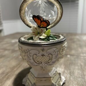 Royal Limited musical egg music box.  tune "Love is a Many-Splendored Thing".
